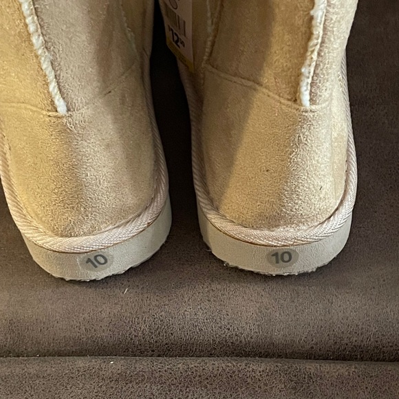 Women’s Beige Boot with Faux Lining - Picture 2 of 5